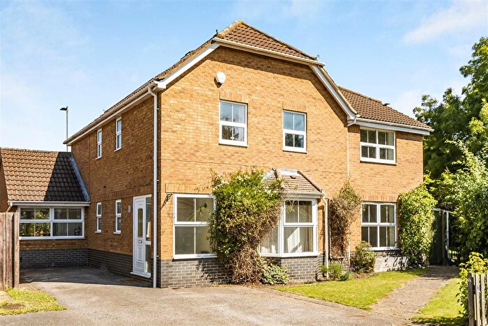 5 Bedroom Detached House For Sale In Tintern Abbey, Bedford, MK41