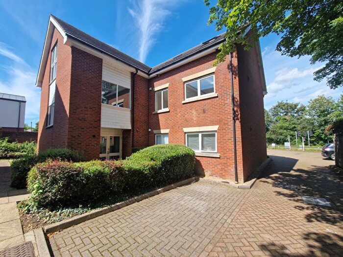 2 Bedroom Flat To Rent In Roundwood Lane, Harpenden, AL5