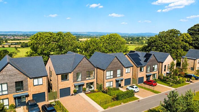 4 Bedroom Detached House For Sale In John Martin Gardens, Stonehouse, GL10