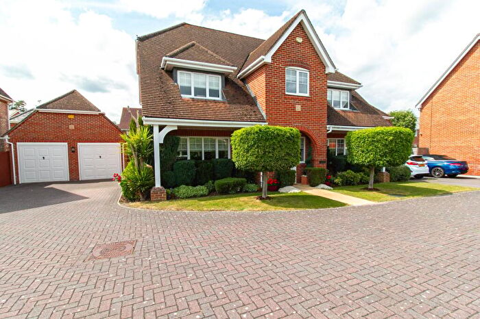 5 Bedroom Detached House For Sale In Ravelin Close, Fleet, GU51