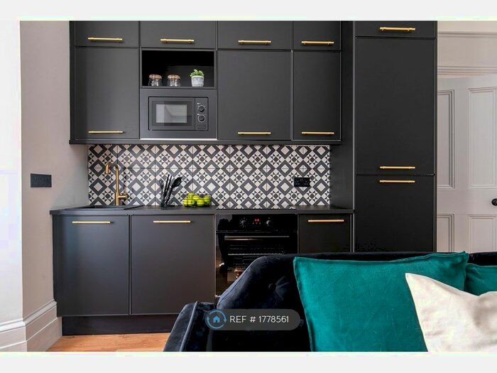 3 Bedroom Flat To Rent In West Hill Road, St. Leonards-On-Sea, TN38