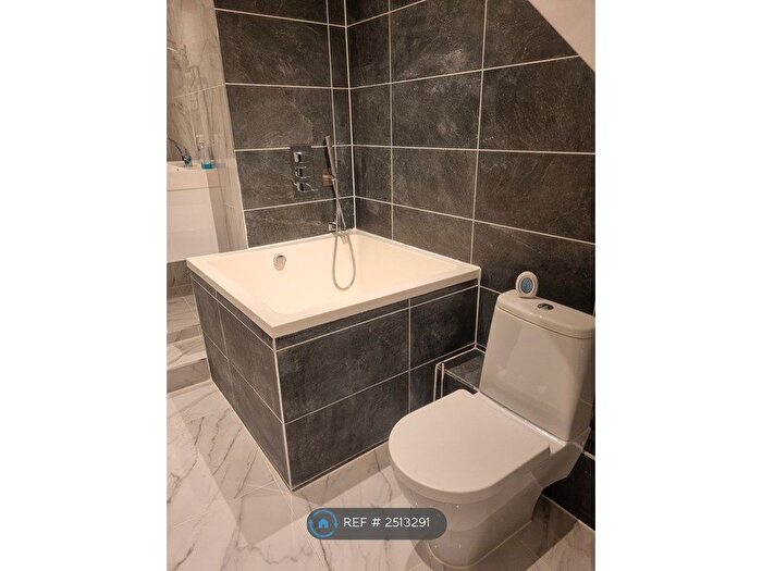 3 Bedroom Flat To Rent In New Cross Rd, SE14
