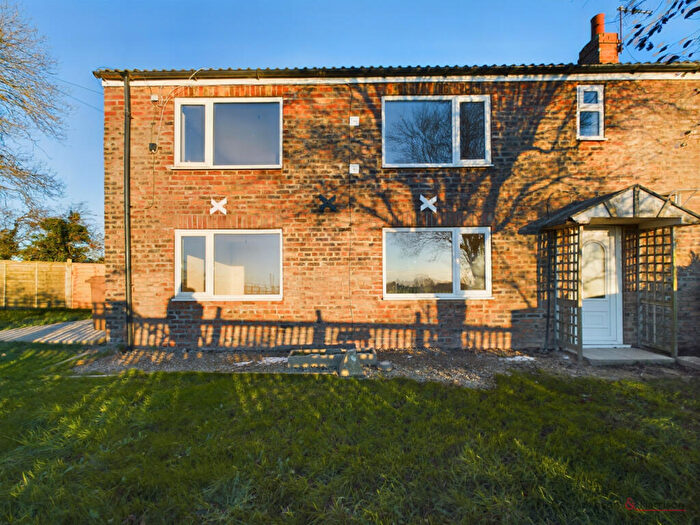 3 Bedroom Semi-Detached House To Rent In Coniston, HU11