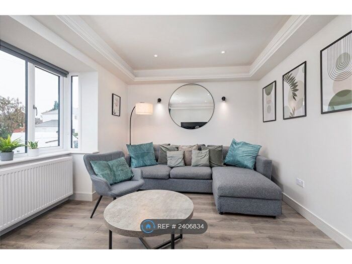 3 Bedroom Semi-Detached House To Rent In Newlands Drive, Sheffield, S12