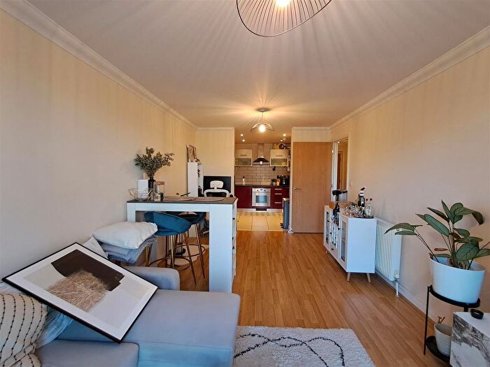 2 Bedroom Flat To Rent In Mayfield Court, London Road, Bushey, WD23