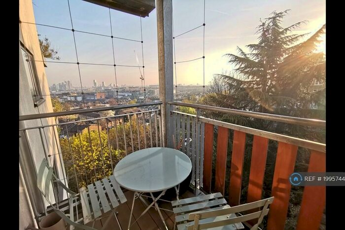 2 Bedroom Flat To Rent In Restell Close, London, SE3