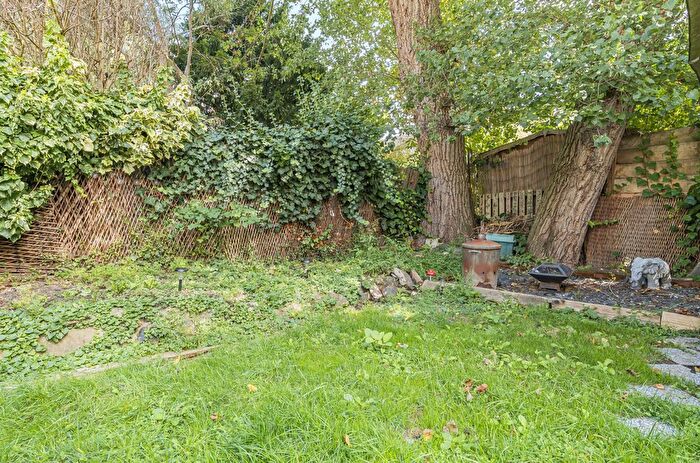 2 Bedroom Flat For Sale In Queensthorpe Road, Sydenham, SE26