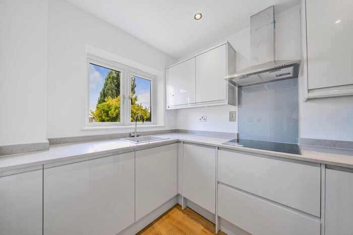 4 Bedroom Semi-Detached House To Rent In Graham Terrace Westerham Drive, DA15