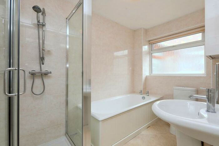 2 Bedroom Bungalow For Sale In Dorchester Avenue, Hampton Magna, Warwick, Warwickshire, CV35