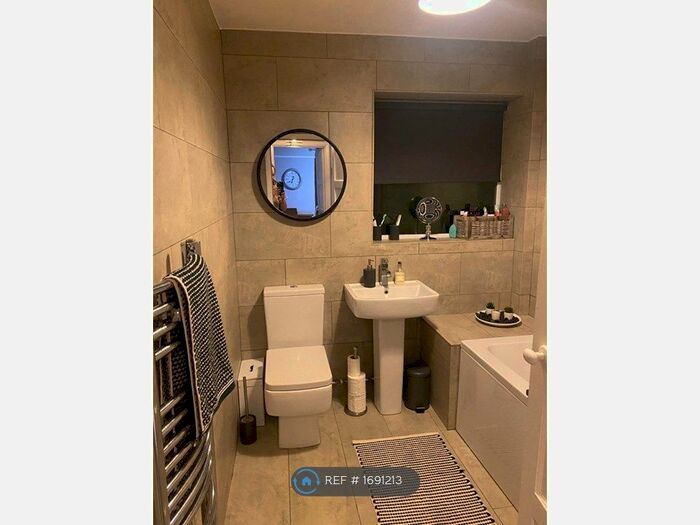 2 Bedroom Flat To Rent In Fremantle Road, Aylesbury, HP21