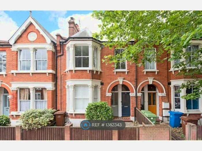 2 Bedroom Flat To Rent In Oxenford Street, London, SE15