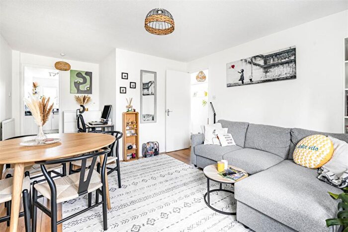1 Bedroom Maisonette For Sale In Willowmead, Hertford, SG14