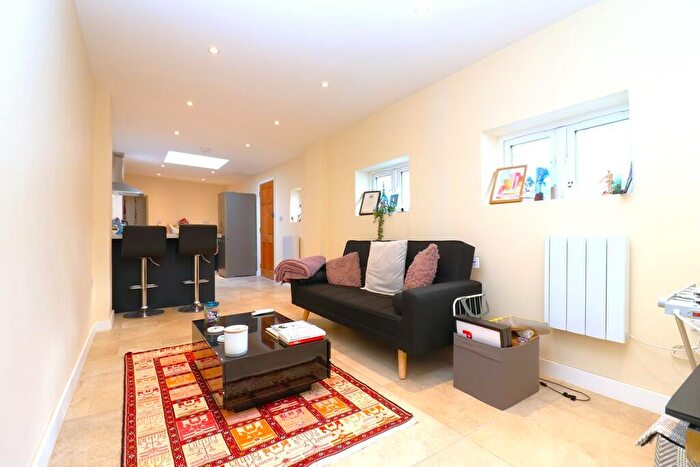 1 Bedroom Flat To Rent In Portsmouth Road, Thames Ditton, KT7