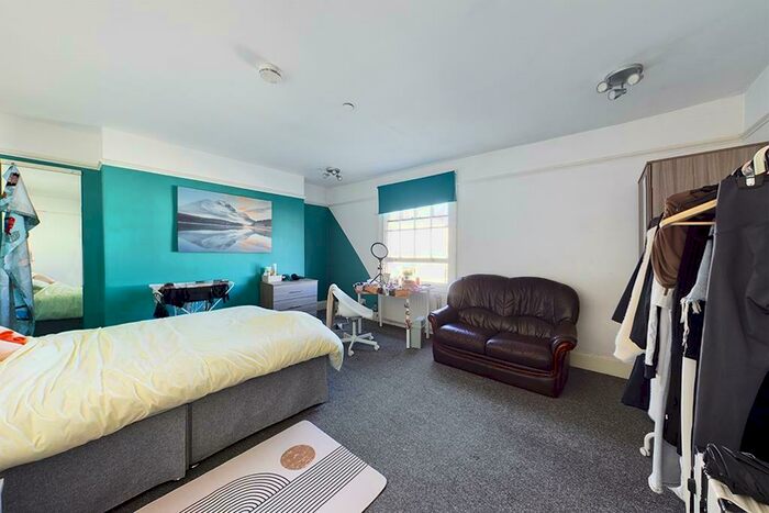 5 Bedroom Town House To Rent In Henstead Road, Southampton, SO15