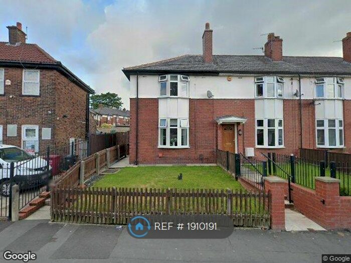 2 Bedroom End Of Terrace House To Rent In Athlone Avenue, Bolton, BL1