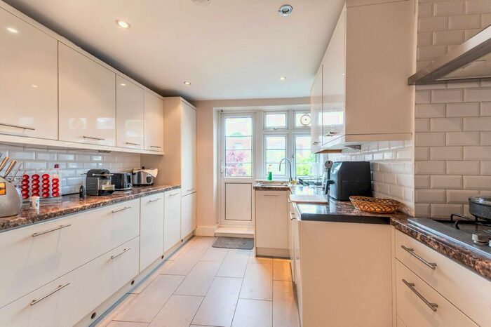 2 Bedroom Flat To Rent In Dollis Hill Lane, Gladstone Park, London NW2