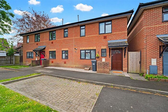 3 Bedroom Semi Detached House For Sale In Scott Trimmer Way, Hounslow, TW3