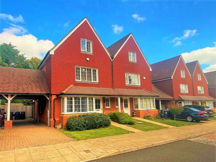 4 Bedroom Semi-Detached House To Rent In Clayton Road, Lane End, HP14