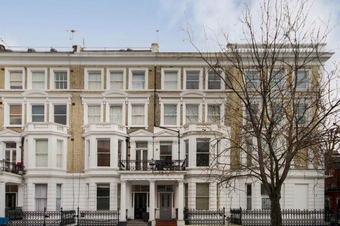 2 Bedroom Flat To Rent In Castletown Road, London, W14