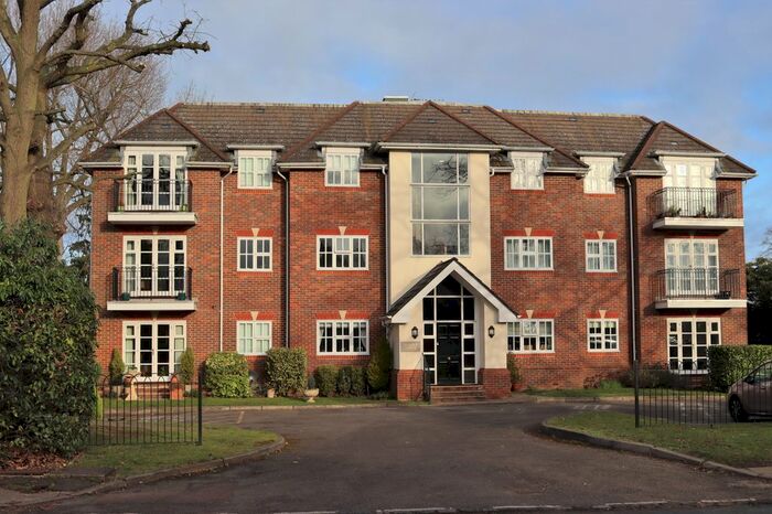 2 Bedroom Flat To Rent In Rydens Road, Walton-On-Thames, KT12