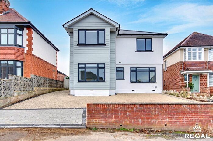 4 Bedroom Detached House For Sale In Saxonhurst Road, Bournemouth, BH10