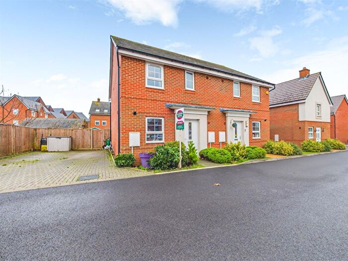 3 Bedroom Semi-Detached House For Sale In Nutmeg Close, Kingsbrook, Aylesbury, HP22