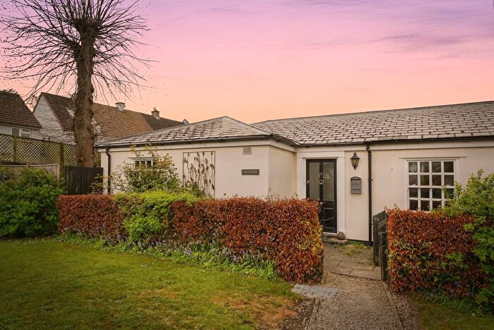 1 Bedroom Bungalow For Sale In Pittville Circus, Cheltenham, Gloucestershire, GL52