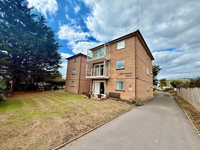 2 Bedroom Flat For Sale In Clifton Road, Southbourne, BH6