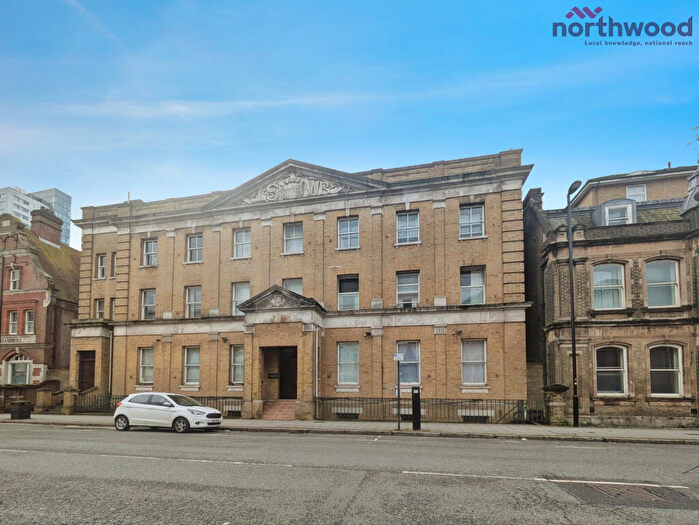 2 Bedroom Flat To Rent In Canute Road, Ocean Village, Southampton, SO14