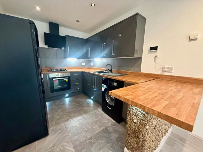 1 Bedroom Flat To Rent In Fords Grove, Winchmore Hill, N21