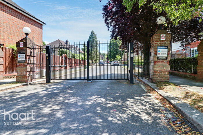 2 Bedroom Apartment For Sale In Grove Avenue, Sutton, SM1