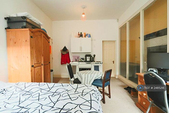 Studio To Rent In Berkeley Square, Bristol, BS8 - Photo 3