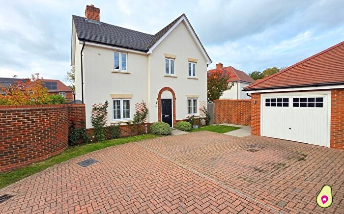 4 Bedroom Detached House For Sale In Swords Drive, Crowthorne, Berkshire, RG45