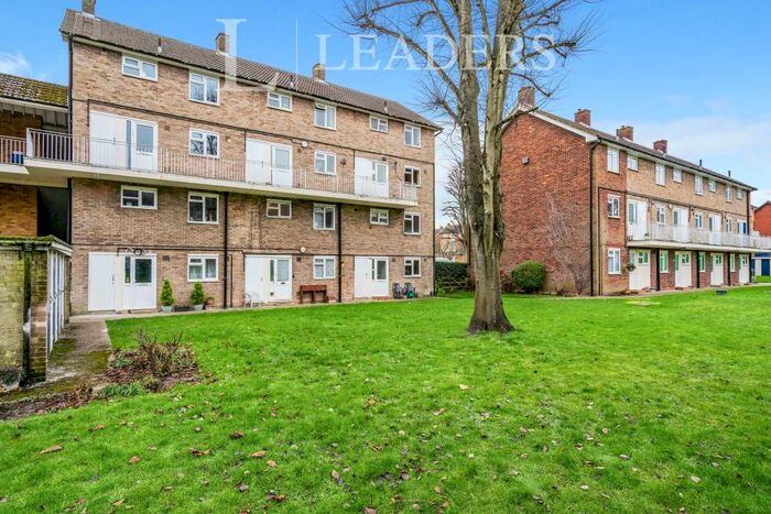 2 Bedroom Apartment To Rent In The Ridgeway, AL4