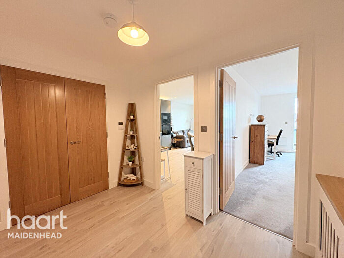 1 Bedroom Apartment For Sale In Clivemount Road, Maidenhead, SL6