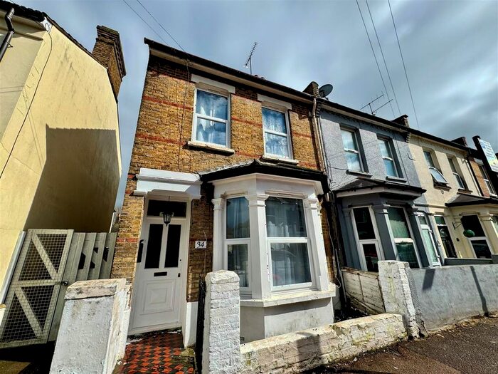 4 Bedroom End Of Terrace House To Rent In Gordon Road, Southend-On-Sea, SS1