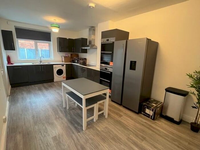 6 Bedroom House To Rent In Walbrook Road, Derby, DE23