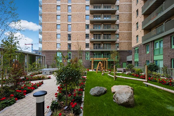 2 Bedroom Flat For Sale In Wray Avenue, London, E16