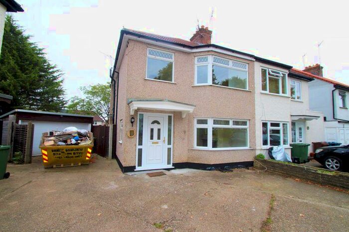 3 Bedroom Semi-Detached House To Rent In Hooking Green, Harrow, HA2