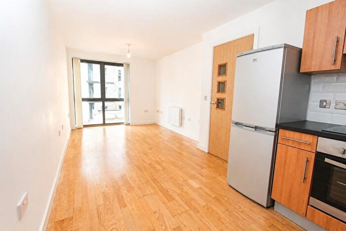 1 Bedroom Flat To Rent In Waterloo Apartments, Leeds, LS10