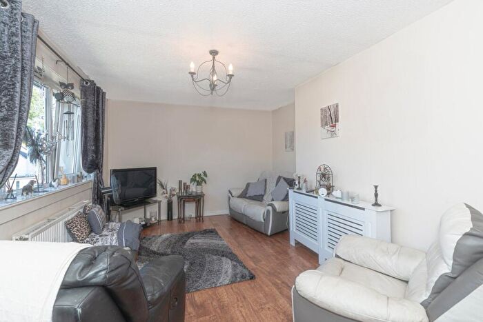 2 Bedroom Flat For Sale In St Colme Crescent, Aberdour, Burntisland, KY3