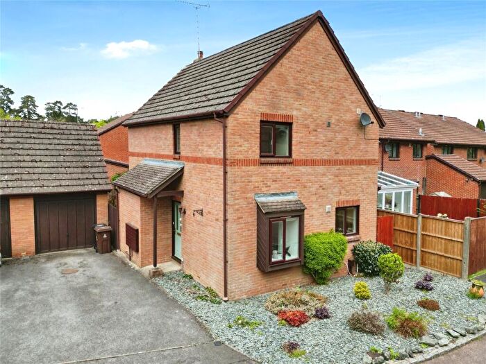 3 Bedroom Link Detached House To Rent In St. Andrews Close, Crowthorne, Berkshire, RG45