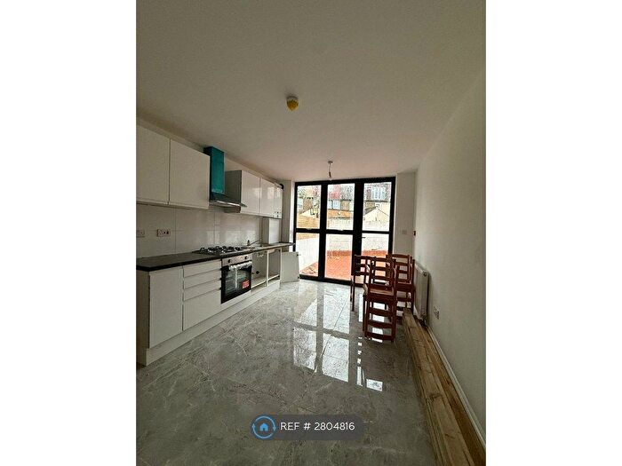 5 Bedroom Flat To Rent In Foxbury House, Thornton Heath, CR7