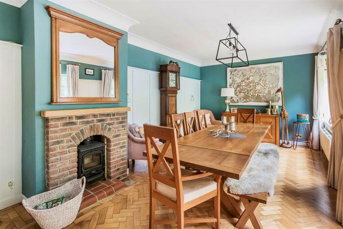 4 Bedroom Detached House For Sale In Newdigate Road, Beare Green, Dorking, RH5