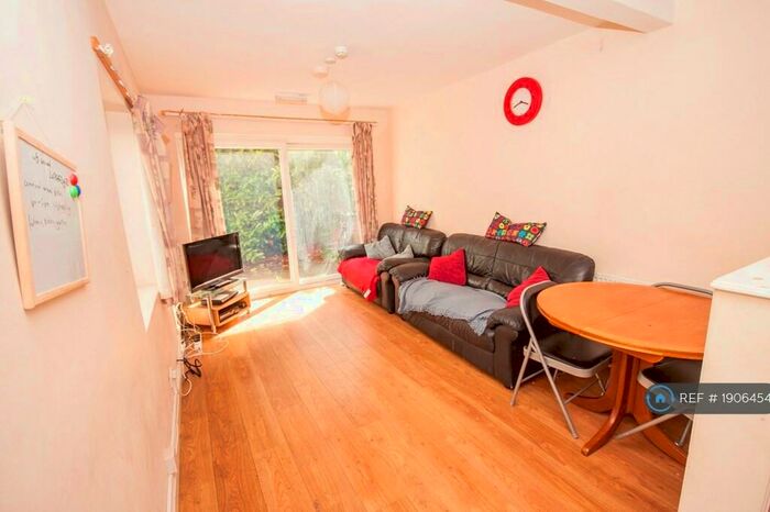 6 Bedroom Terraced House To Rent In Ordnance Road, Southampton, SO15