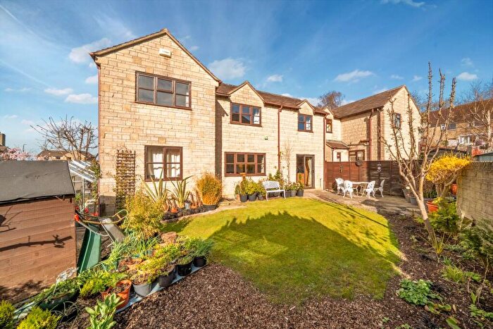 3 Bedroom Link Detached House For Sale In Swifts Hill View, Stroud, GL5