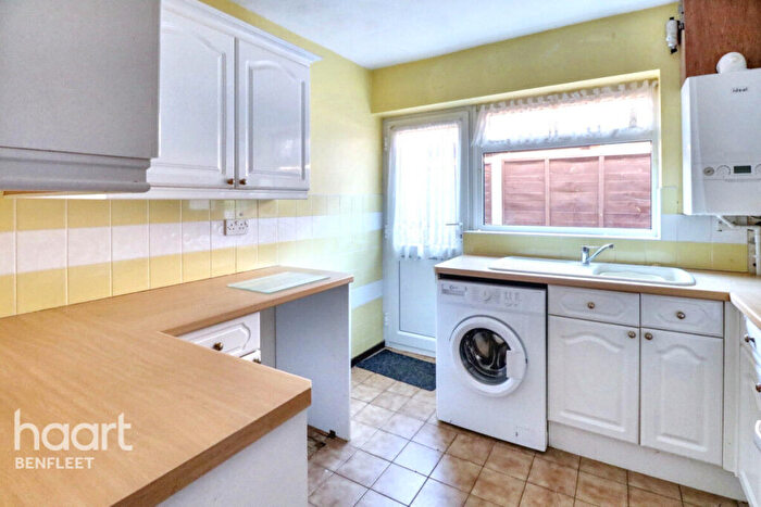 2 Bedroom Detached Bungalow For Sale In New Road, Canvey Island, SS8
