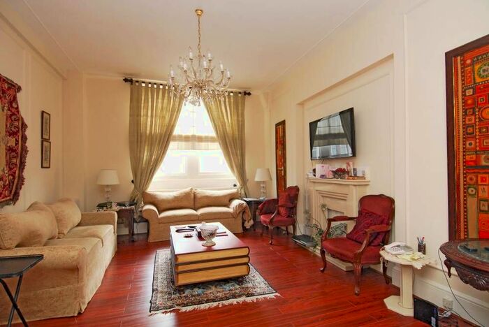 3 Bedroom Flat To Rent In Empire House, Thurloe Place, Chelsea, London, SW7