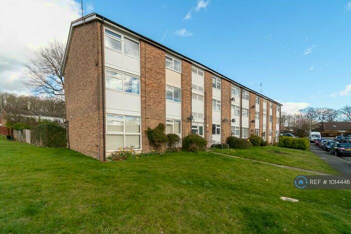 2 Bedroom Flat To Rent In Barnetts Shaw, Oxted, RH8