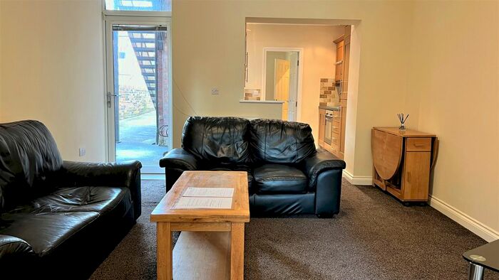 3 Bedroom Flat To Rent In Lonsdale Terrace, Jesmond, Newcastle Upon Tyne, NE2
